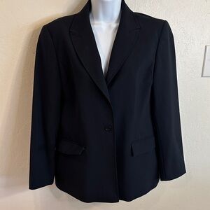 1.2.3 Un Deux Trois women’s blazer US size 10. Black, two pockets.